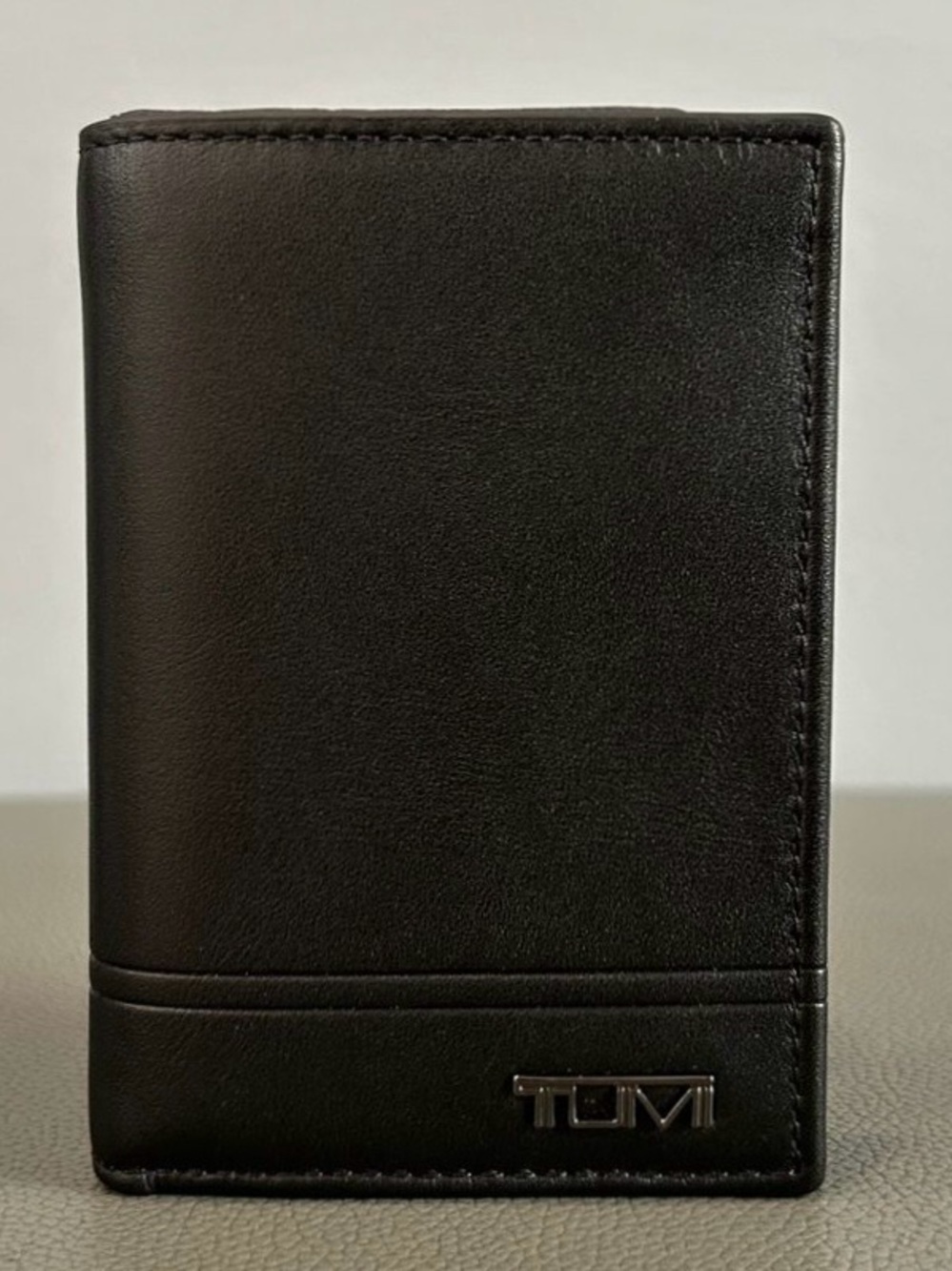 NWT TUMI HORIZON TRI-FOLD WITH ID BLACK LEATHER